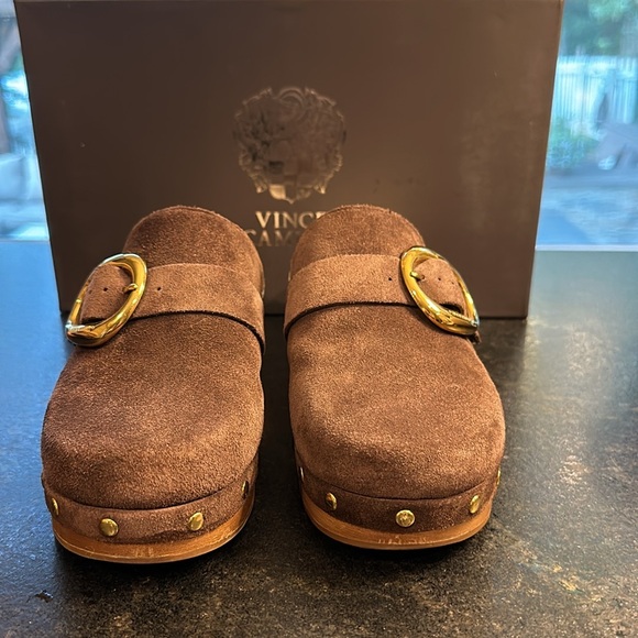 Vince Camuto (EVEREVE) Sherpa Size 6.5 Brown Suede Gold Buckle Clogs - Picture 5 of 11